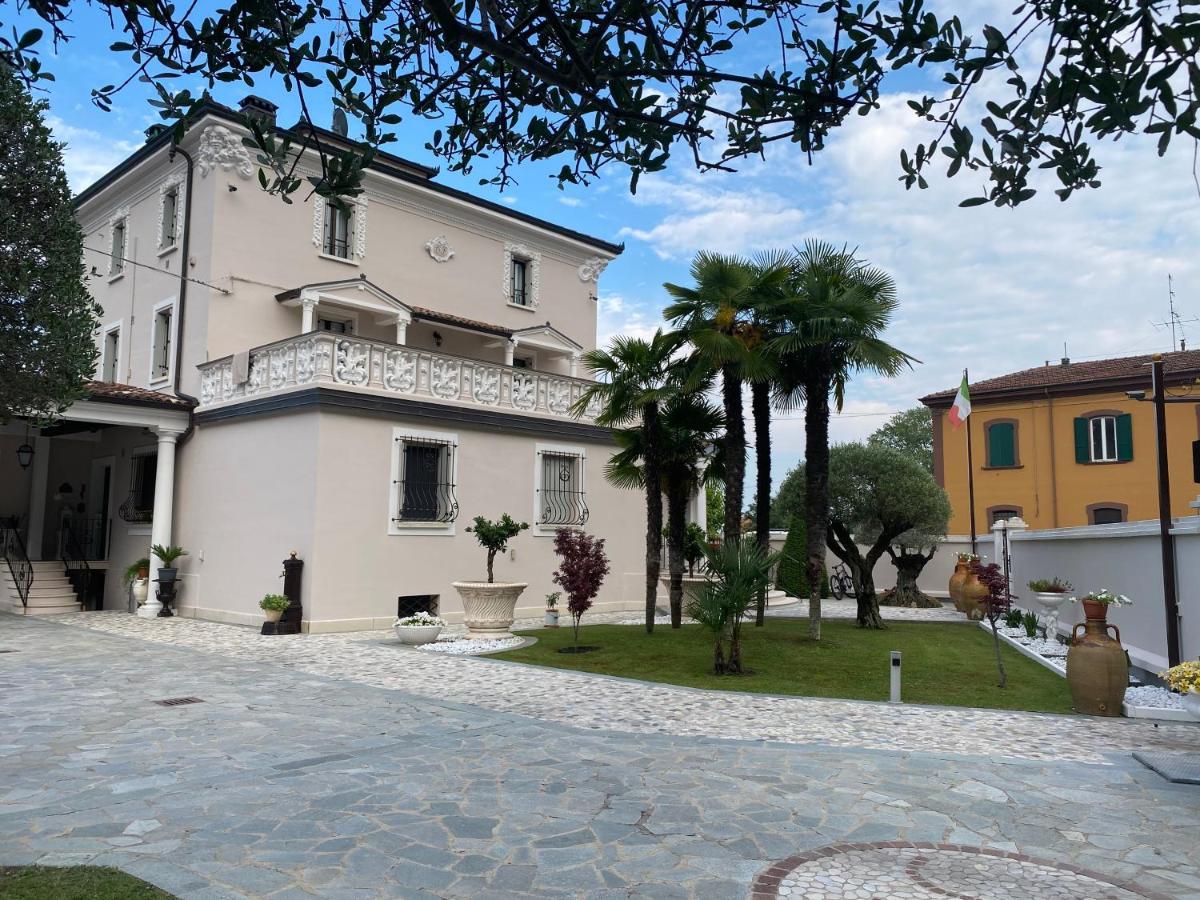 B&B Stazione Don Camillo Brescello Exterior photo